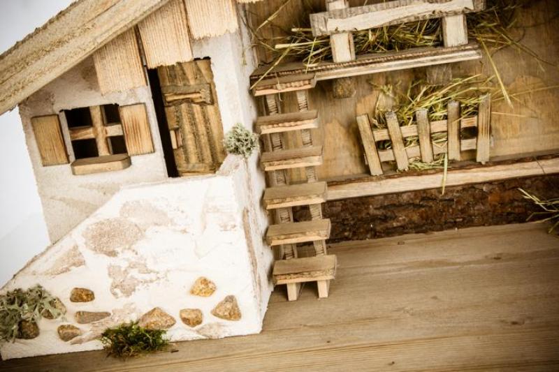 Crèche de Noël (W3) Étable de crèche (grande) en bois réalisée par un ébéniste – travail de la plus haute qualité